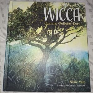 Wicca: Charms, Potions, Lore Book